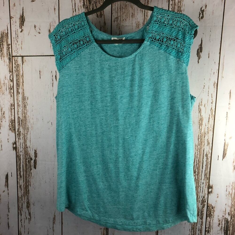 Bleu Grey, Sleeveless Blouse. Size Large. In excellent condition!